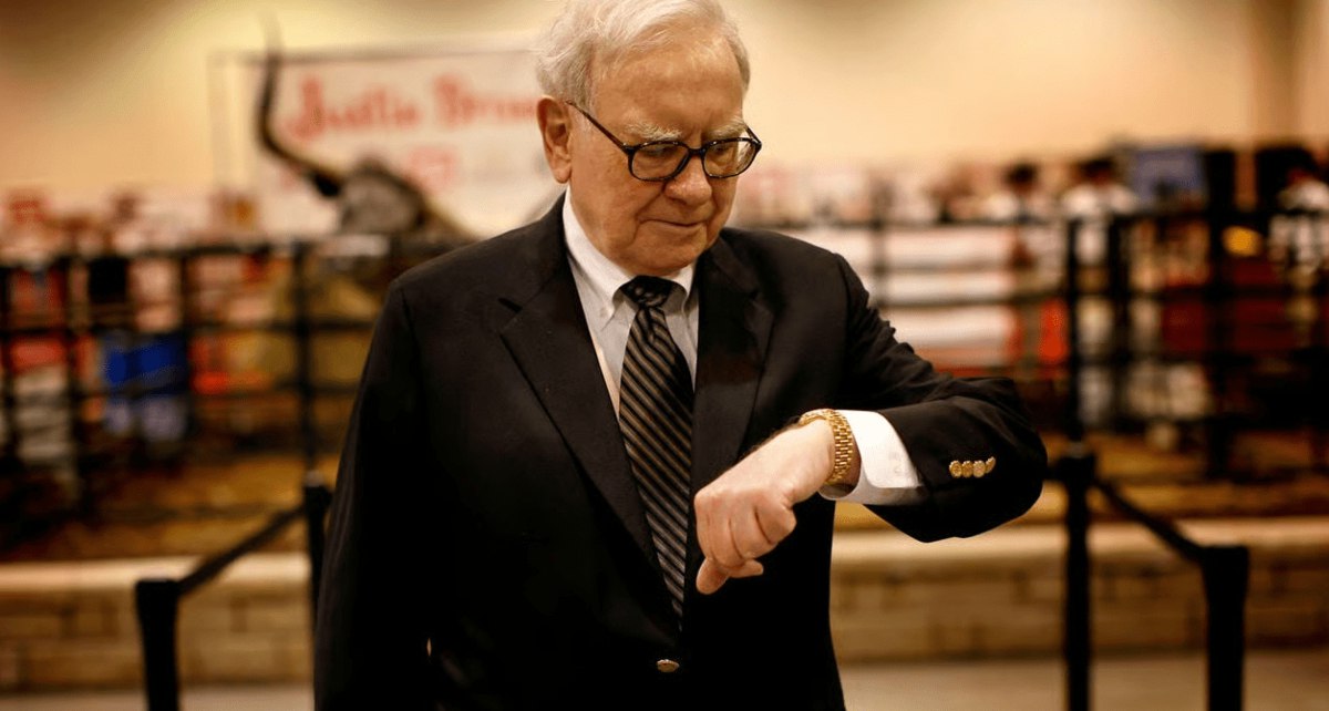 Buffett Dönemi Bitiyor: Berkshire Hathaway S&P 500’ü Geride Bıraktı, Abel Döneminde Ne Bekleniyor? Hisse %11 Düşerken Piyasa Yükseldi – Analist Tahminleri