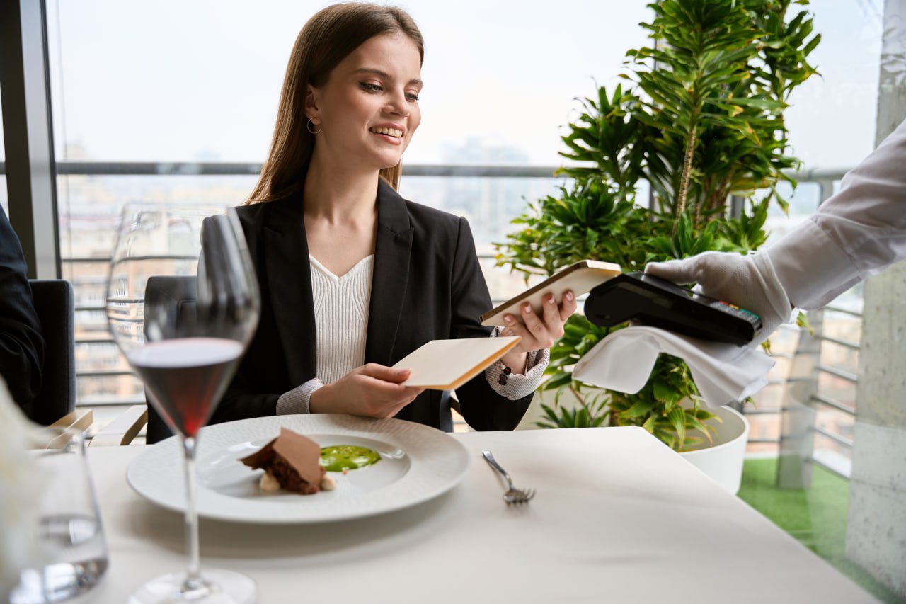 Kafe ve Restoranlarda Masa-Servis Ücreti Yasaklanıyor! Sadece Yediğinizi Ödeyeceksiniz – Bahşiş Tamamen Gönüllü Olacak